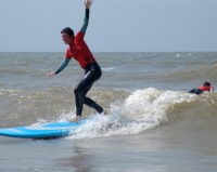 Start2Surf - Golfsurfles: Het zal nipt zijn van golven, indien te weinig wordt SUP les voorzien.